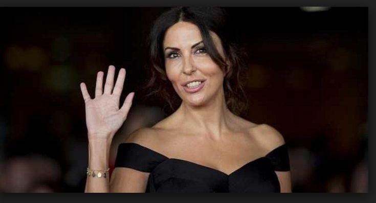 ''MAMMA A 53 ANNI E' TUTTO VERO'' SABRINA FERILLI NON SMENTISCE PIU': ECCO CHI SAREBBE IL PADRE - ECCOLA COL 'PANCINO' A ROMA - 05/04/2017