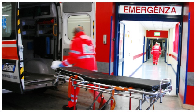 IMPROVVISO MALORE, ATTIMI DI TERRORE- L'AMATA SHOWGIRL TRASPORTATA D'URGENZA IN OSPEDALE: ECCO COSA STA ACCADENDO - 05/04/2017