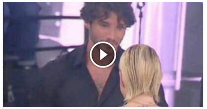 EMMA E STEFANO AD AMICI: SCENA ''PICCANTE'' CENSURATA PERCHE' HANNO... - 15/05/2017