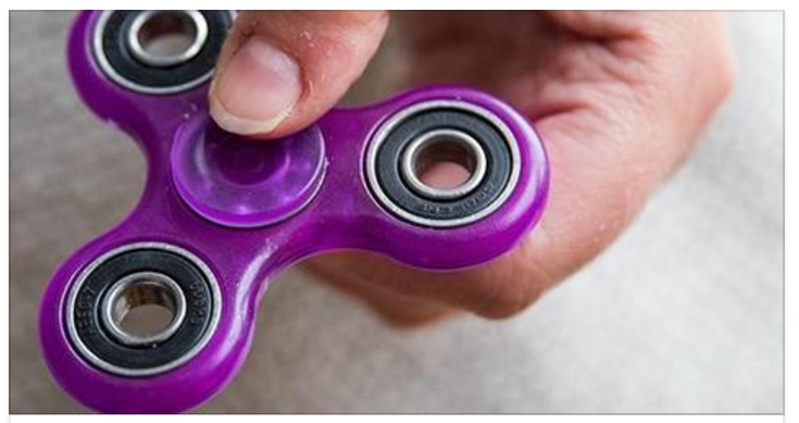 FIDGET SPINNER, L'ANTISTRESS PER RAGAZZI E' VIETATO: ECCO DOVE E PERCHE' - 28/05/2017