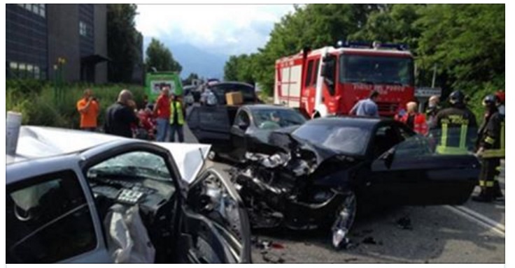 INCIDENTE IN AUTO PER LA CANTANTE AL NONO MESE DI GRAVIDANZA - FOTO - 27/06/2017