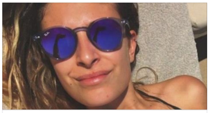 VALENTINA ALLEGRI FA ARRABBIARE PAPA' MAX: IL SUO COSTUME E' TROPPO PICCANTE, SI VEDE TUTTO - 27/06/2017