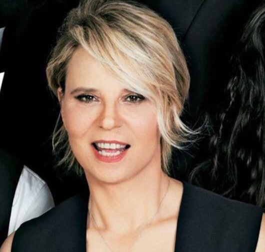 QUESTA E' LA MARIA DE FILIPPI CHE CONOSCIAMO, MA COME ERA A 16 ANNI? FARETE FATICA A RICONOSCERLA - FOTO - 02/08/2017