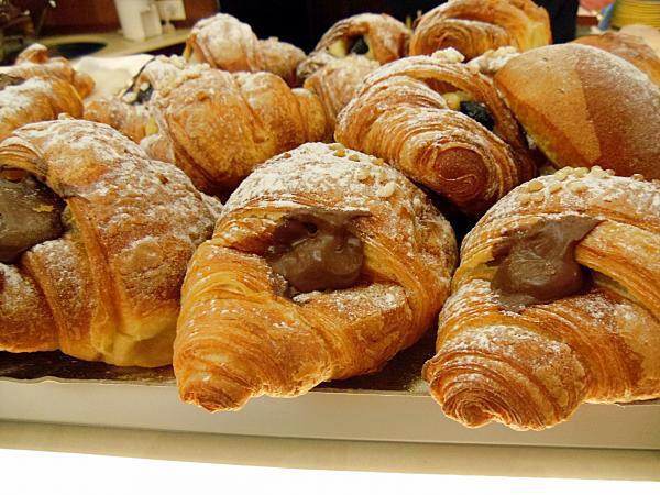 ER CORNETTO DE NOTTE CE STA TUTTO !! - 18/11/2012