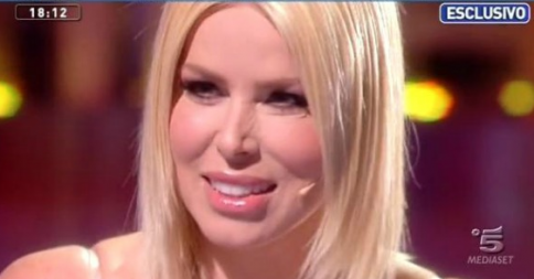 LOREDANA LECCISO: LE POLEMICHE SUI CONTINUI RITOCCHI ESTETICI: ECCO COM'E' CAMBIATA - 10/11/2014