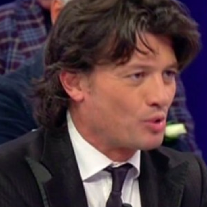E' APPARSO OGGI A 'UOMINI E DONNE' E LA REAZIONE DEI TELESPETTATORI E' STATA IMMEDIATA: LO AVETE RICONOSCIUTO? - 05/03/2015