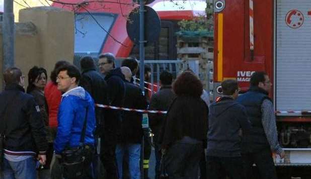 ROBERTA, STUDENTESSA DI 24 ANNI TRAVOLTA E UCCISA DAL TRENO: 'SPINTA DAI PENDOLARI' - 15/04/2013