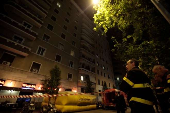 ROMA, UOMO MINACCIA IL SUICIDIO E PROVOCA IL PANICO: TRAFFICO IN TILT - 07/05/2013
