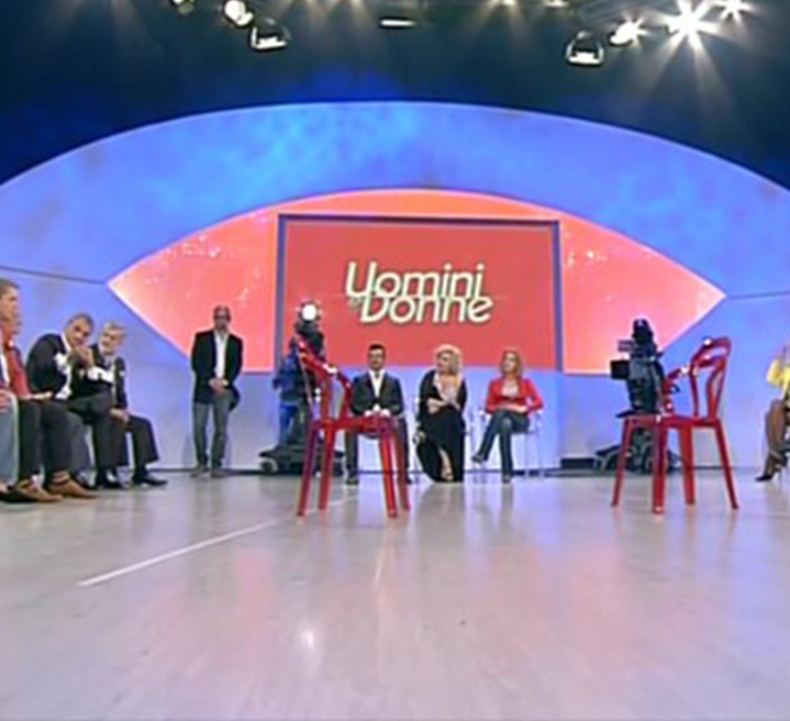 UOMINI E DONNE: RISSA TRA DUE TRONISTI E ARRIVA ANCHE L'AMBULANZA - 24/03/2015