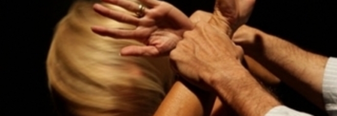 ''HO TROPPO SONNO'' E RIFIUTA DI FARE SESSO CON IL COMPAGNO, DONNA PESTATA A SANGUE - 21/09/2013