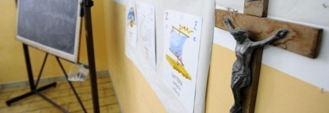 CLASSE SENZA FEDE: TUTTI GLI ALUNNI CHIEDONO L'ESONERO DALL'ORA DI RELIGIONE - 05/10/2013