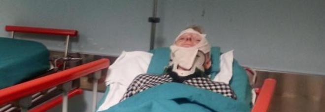 AGGREDITA SULLA TOMBA DI SUA FIGLIA: ''UNA BASTONATA MENTRE PREGAVO'' - 06/10/2013
