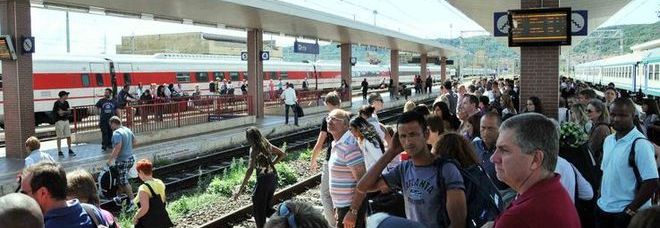 ROMA, ALLARME BOMBA ALLA STAZIONE DELLA METRO: EVACUATO UN TRENO, PANICO TRA I PENDOLARI - 07/10/2013