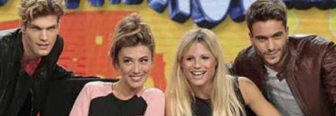 STRISCIA, SUBITO VIA LA RAFFAELE: AL SUO POSTO CHIAMBRETTI. ''VELINI'' FLOP, TORNANO LE DONNE - 08/10/2013