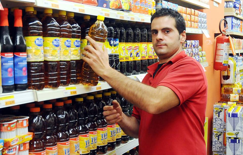 Giovanni, commesso campione di onestà: ha trovato 4mila euro per terra nel supermarket in cui lavora - 16/10/2013