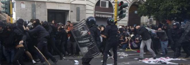 ROMA ASSEDIATA: FERMATI 15 MANIFESTANTI, DISINNESCATE 3 BOMBE - 20/10/2013