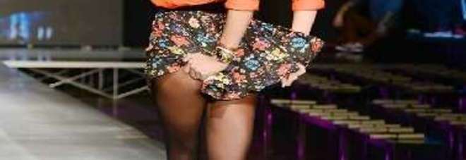 BELEN RODRIGUEZ HOT IN PASSERELLA: LA GONNA SVOLAZZA E SCOPRE IL LATO B - FOTO / VIDEO - 20/10/2013