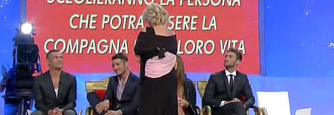 Tina e Gianni Sperti, rissa e lite furibonda in tv a 'Uomini e donne'. ''Non parlare di me'' - 25/10/2013