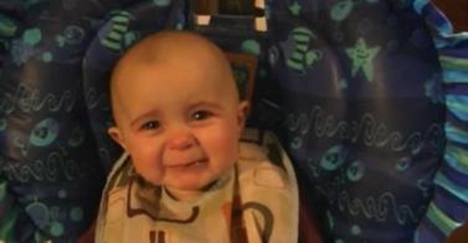 La mamma canta e lui si emoziona e piange dalla felicità - Il video che intenerisce il web - 29/10/2013