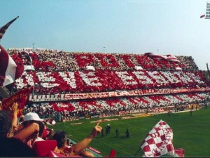 Incredibile: Salernitana-Nocerina: ultras minacciano la propria squadra di non giocare, dopo 15 minuti gli ospiti restano in 6 in campo - 09/11/2013