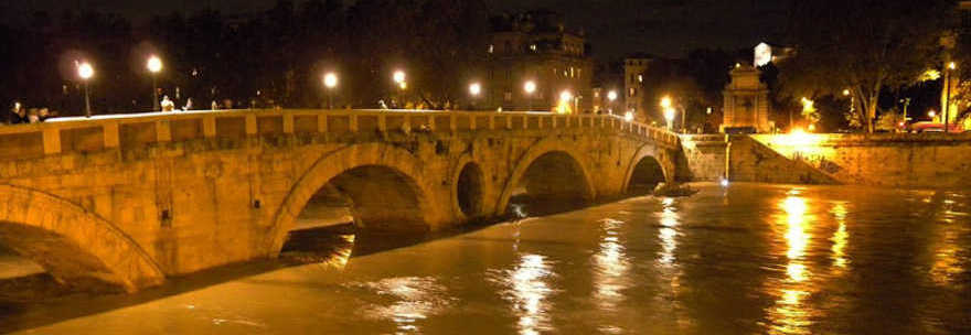 MALTEMPO, TEVERE 'SORVEGLIATO SPECIALE': CHIUSE LE BANCHINE. DUEMILA A RISCHIO IN ABRUZZO - 12/11/2013