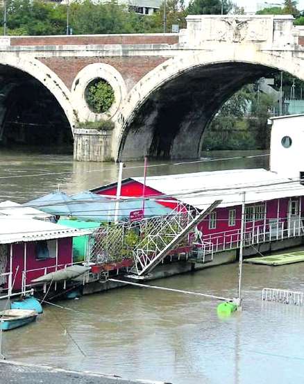 Maltempo, a Roma piogge per due giorni scatta l'allerta Tevere: chiuse le banchine - Previsioni - 19/11/2013