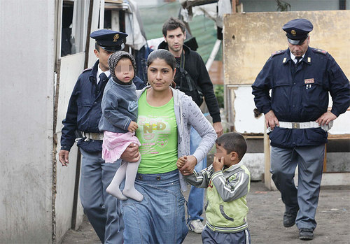 NUOVA TRUFFA AL SUPERMERCATO: ''IL BIMBO ROM CHE TI ACCUSA DI AVERGLI PRESO I SOLDI'' - 20/11/2013