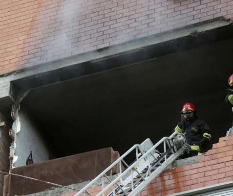 Roma, tenta suicidio aprendo il gas e causa esplosione. Tre feriti - 20/11/2013