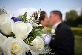 LO SPOSO NON SI PRESENTA AL MATRIMONIO, L'INVITATO CONVOLA A NOZZA AL POSTO SUO - 22/11/2013