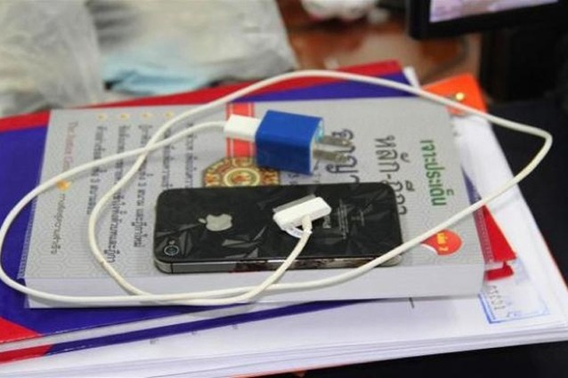 UN UOMO E' MORTO FOLGORATO DAL SUO IPHONE 4 - 28/11/2013