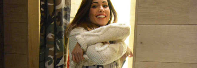 L'EX VELINA FEDERICA NARGI HOT, STRIP NEL CAMERINO DEL NEGOZIO - FOTO ALL'INTERNO - 02/12/2013
