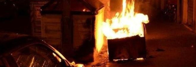 RAGAZZINI BUTTANO UN MAROCCHINO NEL CASSONETTO E GLI DANNO FUOCO: ''USTIONATO IN TUTTO IL CORPO'' - 04/12/2013