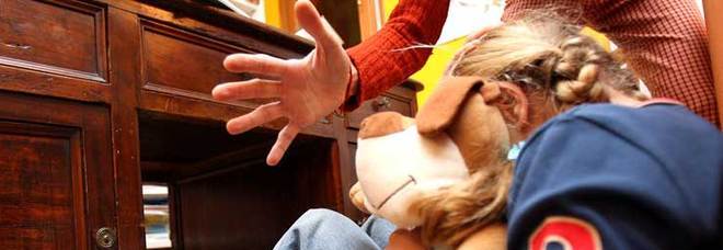 SESSANTENNE FA L'AMORE CON UNA BIMBA DI 11 ANNI, CASSAZIONE: ''ERA AMORE, CONDANNA ANNULLATA'' - 07/12/2013