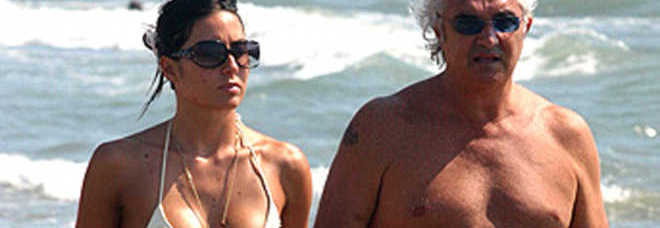 ELISABETTA GREGORACI: ''ECCO PERCHÈ HO SCELTO FLAVIO E NON UN CALCIATORE GIOVANE E BELLO'' - 11/12/2013