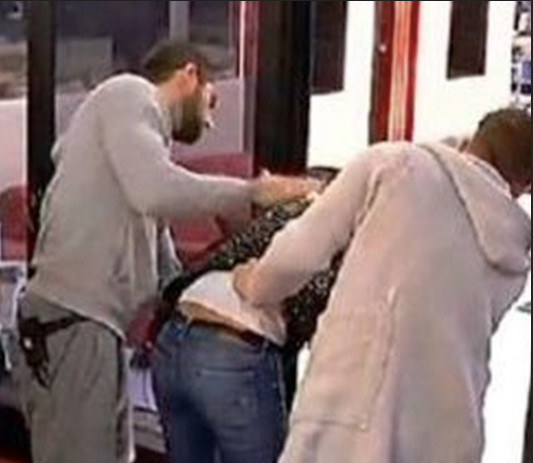 PANICO AL GRANDE FRATELLO: VALENTINA RISCHIA DI SOFFOCARE IN DIRETTA - 11/10/2015