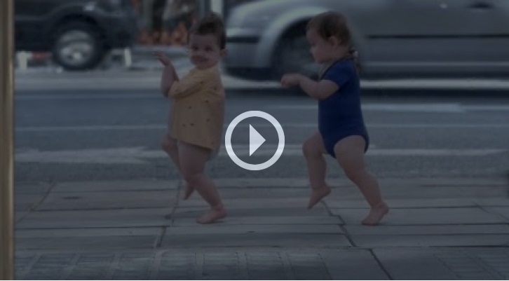 OGNUNO HA UN BAMBINO DENTRO DI SE - IL VIDEO CHE FA IMPAZZIRE IL WEB - 18/12/2013