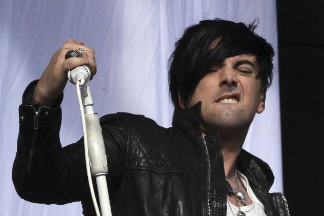 IL CANTANTE IAN WATKINS E' STATO CONDANNATO A 35 ANNI DI RECLUSIONE - HA VIOLENTATO BAMBINI E NEONATI - 19/12/2013