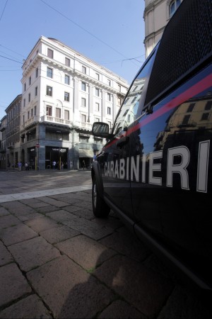 MINACCIA E PICCHIA PER MESI IL FIDANZATO, ARRESTATA UN'ANZIANA DONNA - SCOPERTA DALLE TELECAMERE - 19/12/2013