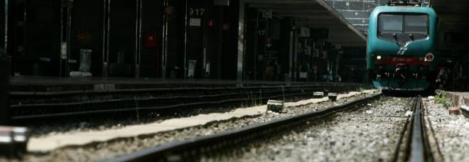 16ENNE TRAVOLTO E UCCISO SUI BINARI: ERA SCESO DAL TRENO PERCHÉ SENZA BIGLIETTO - 22/12/2013