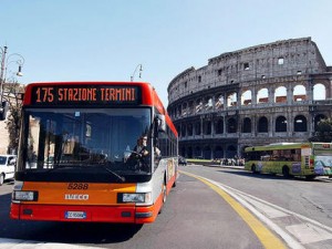 ROMA - BUS IN RITARDO, LA PASSEGGERA PICCHIA L'AUTISTA - 25/12/2013