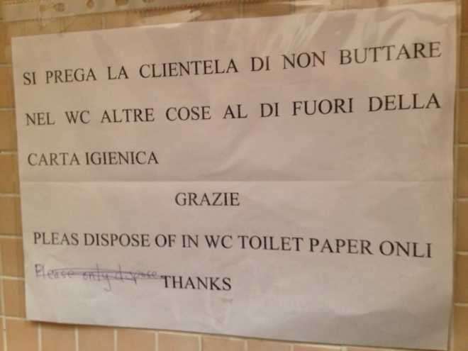 L'INGLESE STENTATO NEL WC DI UN BAR DEL CENTRO STORICO FA SORRIDERE IL WEB - 27/12/2013