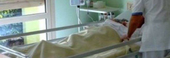 PENSIONATO UCCIDE LA MOGLIE RICOVERATA IN UNA CLINICA E POI SI SPARA, SOFFRIVA NEL VEDERLA MALATA - 02/01/2014