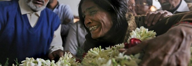 INDIA, 16ENNE STUPRATA DAL BRANCO DUE VOLTE E BRUCIATA VIVA: ''ERA INCINTA, LI AVEVA DENUNCIATI'' - 02/01/2014