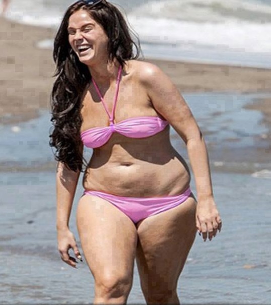 VICKY PATTISON FU IMMORTALATA COSI' IN SPIAGGIA, OGGI E' PASSATA ALLA TAGLIA 36 IN 5 SETTIMANE - FOTO ALL'INTERNO - 03/01/2014