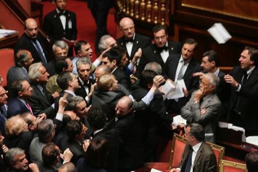 GLI ACQUISTI PIU' ASSURDI DEI POLITICI CON I SOLDI PUBBLICI: DAI BOXER ALLE SALSICCE - 17/01/2014