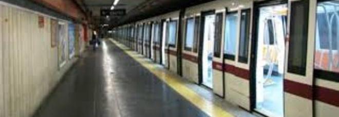 PACCO SOSPETTO A TERMINI, CHIUSA LA STAZIONE METRO: CAOS E PAURA - 19/01/2014