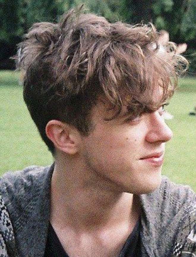22 ANNI, PROGRAMMA UN POST SU FACEBOOK DOVE PARLA DEL SUO SUICIDIO E POI SI IMPICCA - 23/01/2014