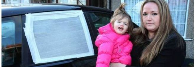 LA FIGLIA CHIUSA IN AUTO CON BORSA E CELLULARE. I SOCCORSI: ''180 EURO, O LA LIBERIAMO TRA 17 MESI'' - 24/01/2014
