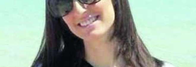 AZZURRA, HOSTESS ALITALIA, TROVATA MORTA IN CASA DALLA MADRE. GIALLO A FIUMICINO - 28/01/2014