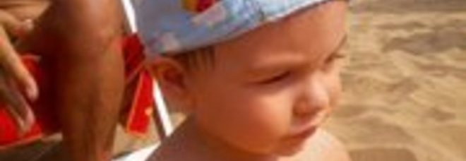 VEDE IL FIGLIO DI 18 MESI ANNEGARE E NON LO SALVA: ASSOLTA LA MAMMA - 09/02/2014